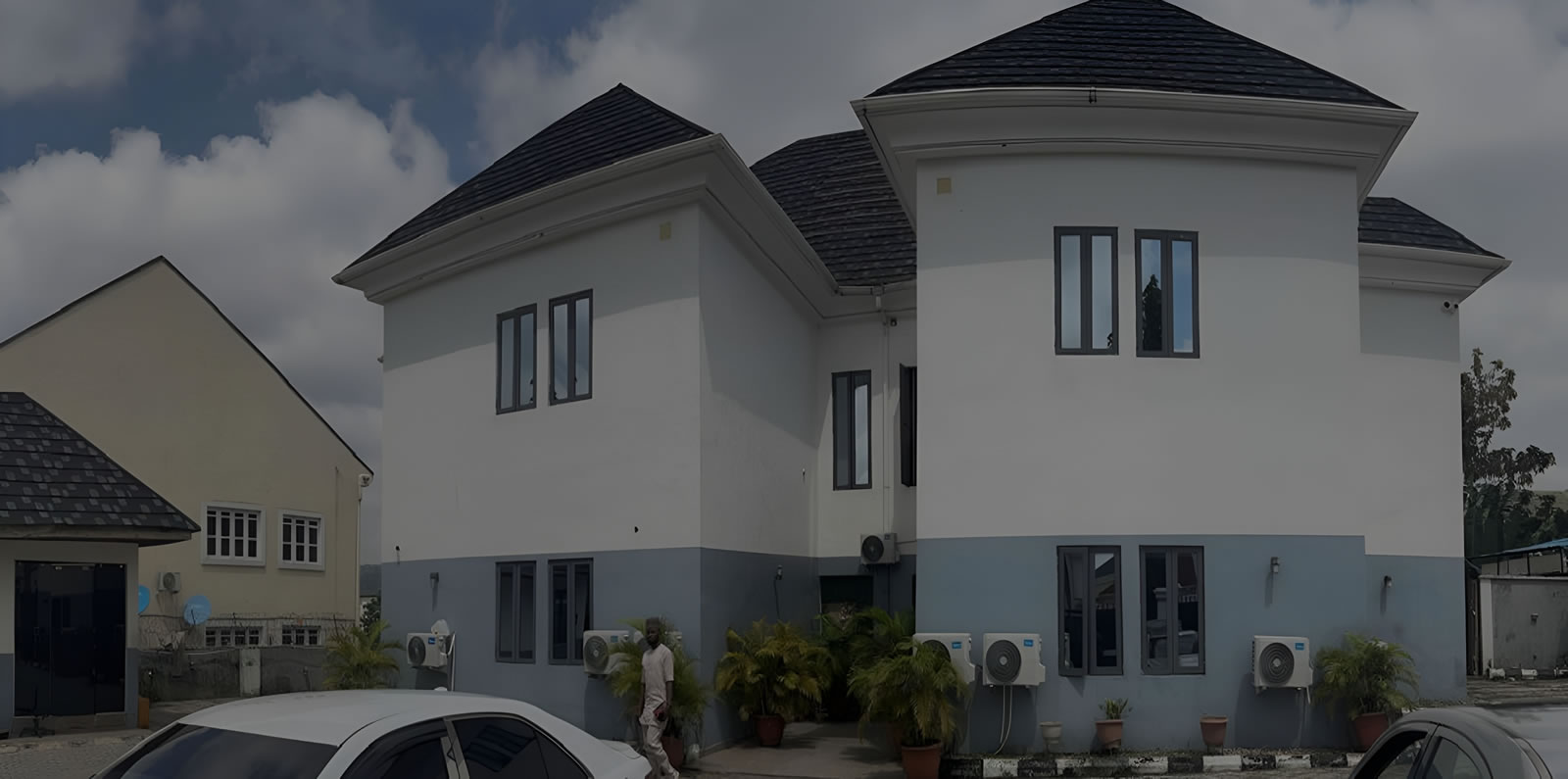 Vicon Suites Katampe